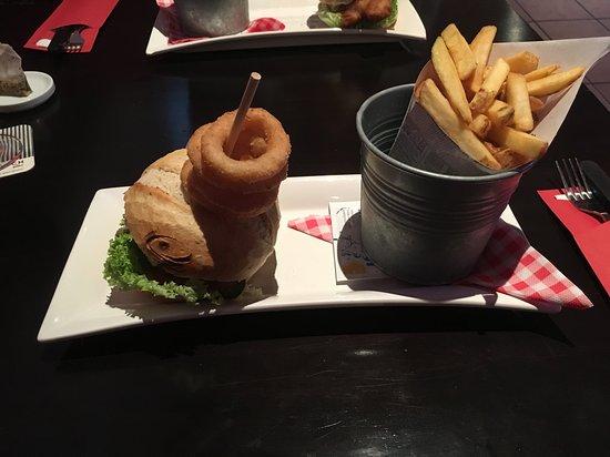 Chef Burgers & Lounge